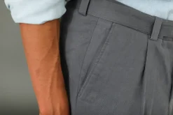 Drapeau Noir Chino Militaire à Pince Gris Grey Hot