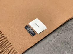 Drapeau Noir Echarpe Oversize En Laine d'Agneau Beige Cheap