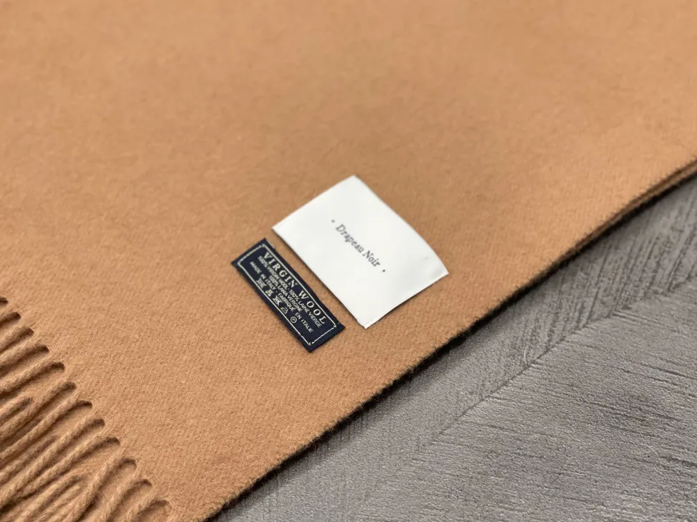 Drapeau Noir Echarpe Oversize En Laine d'Agneau Beige Cheap