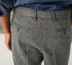 Drapeau Noir Pantalon Flanelle à Double Pince - Chevrons Gris Hot